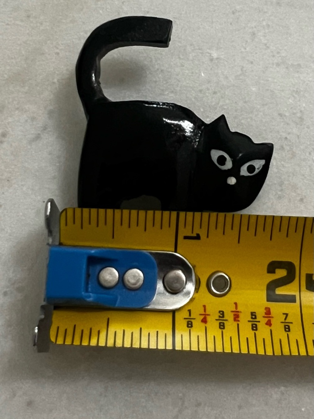 Vintage 1980’s Wooden Hand Painted Black Cat Brooch Pin - Picture 4 of 4